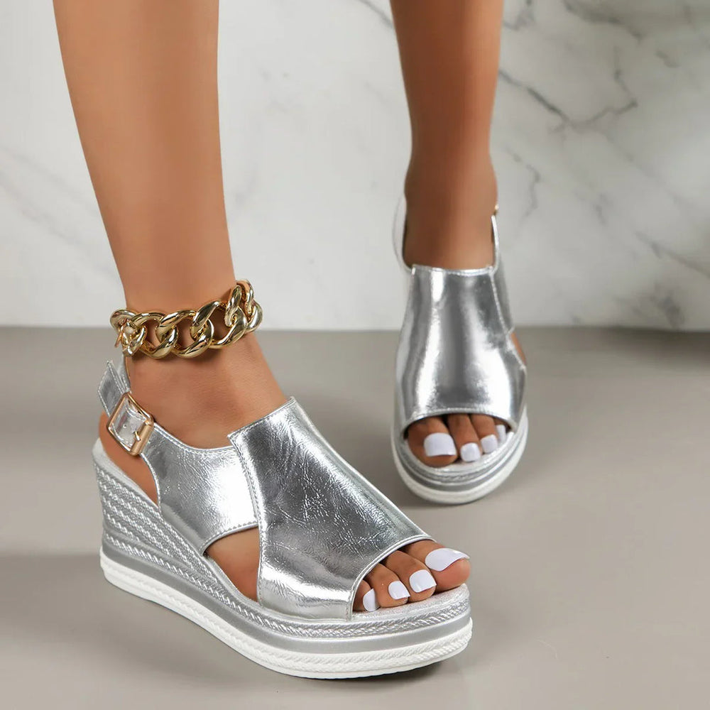 Lightweight women’s sandals shown on a plain background for casual daily wear.
