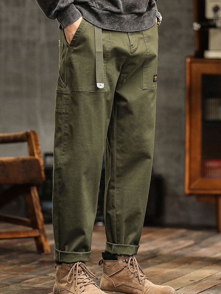  Male model wearing loose-fit cargo pants 
