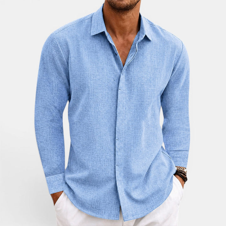  Male model in a relaxed-fit summer shirt against a plain background.