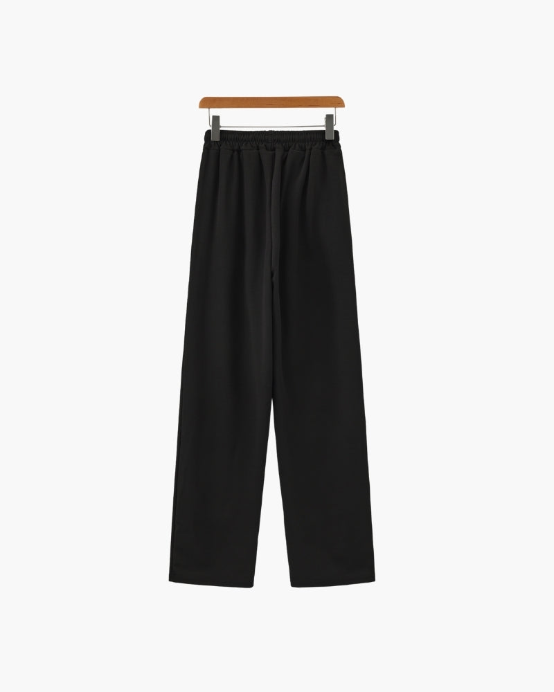 A coordinated warm-weather outfit with a relaxed fit.