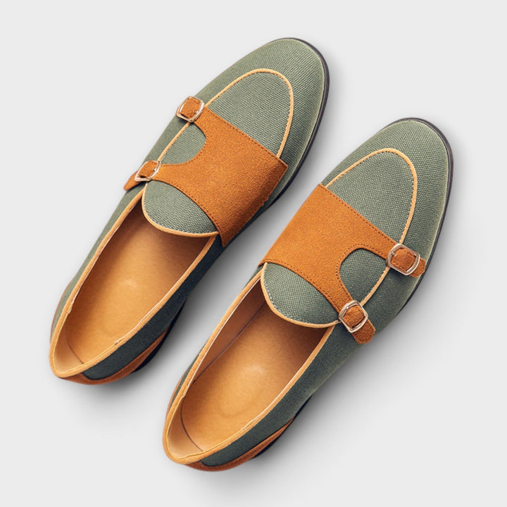 Women’s soft slippers with warm lining and easy slip-on shape.