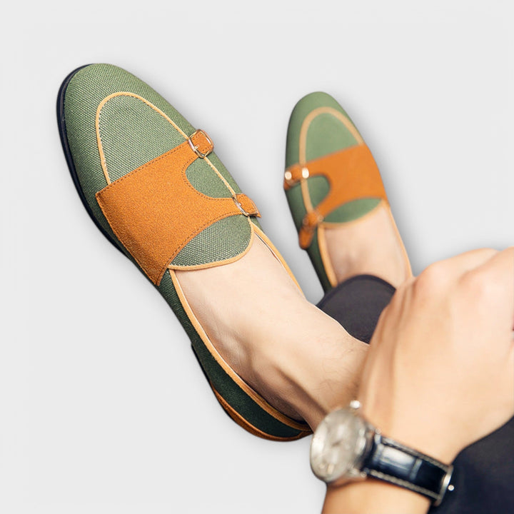 Women’s warm indoor slippers featuring cushioned soles on a plain background.