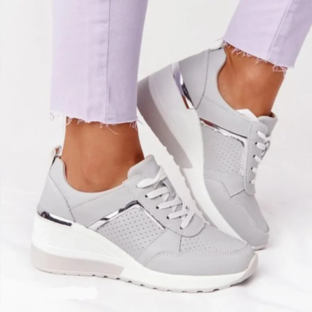 Female model wearing clean casual shoes for daily outfits.