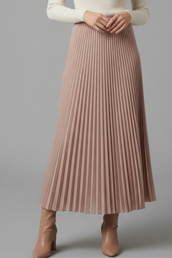 Long accordion pleated skirt with relaxed waistline