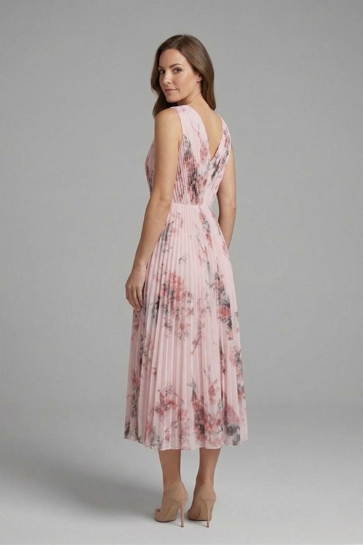 Model back view gray background V neckline