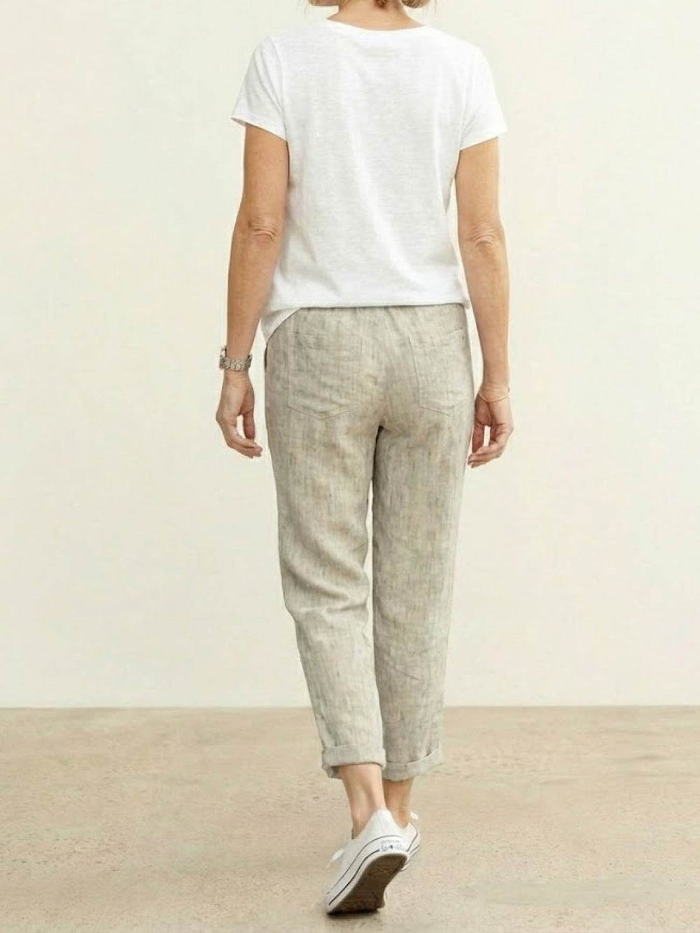 Casual women’s elastic waist pants displayed on a plain background for everyday outfit styling