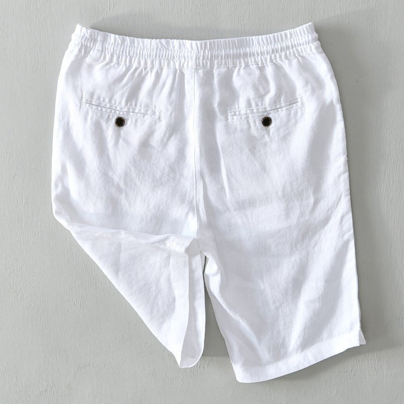  Male model in comfortable vacation-ready shorts on a plain background.