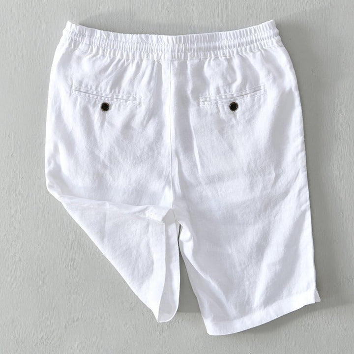  Male model in comfortable vacation-ready shorts on a plain background.