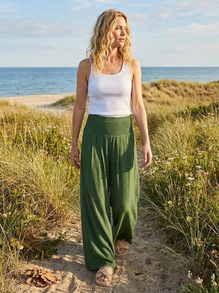 Women’s relaxed wide leg pants with clean structured pleats.