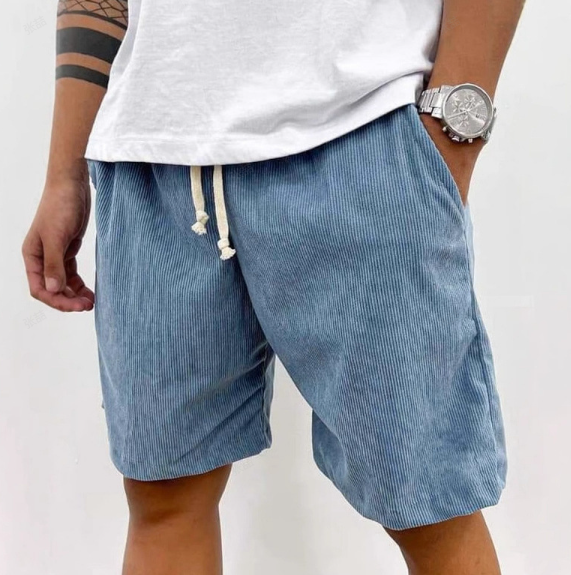  Male model wearing casual pocket shorts against a plain background.