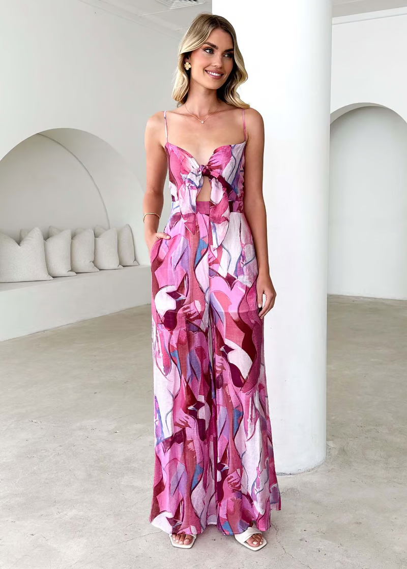 Chic long dress with delicate straps and a graceful printed finish.