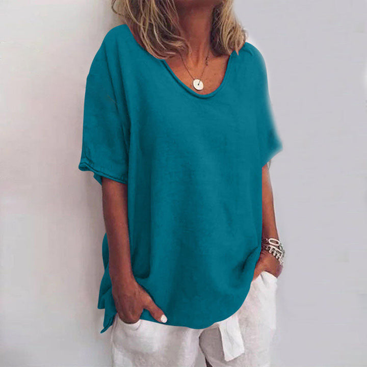 Chic relaxed blouse with model details on a plain background, designed for all-day comfort.