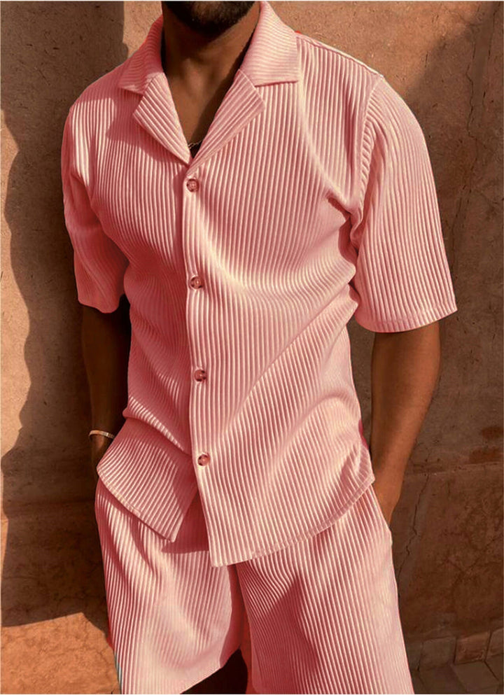  Male model presenting a ribbed two-piece outfit with a relaxed silhouette on a plain background.
Male model dressed in