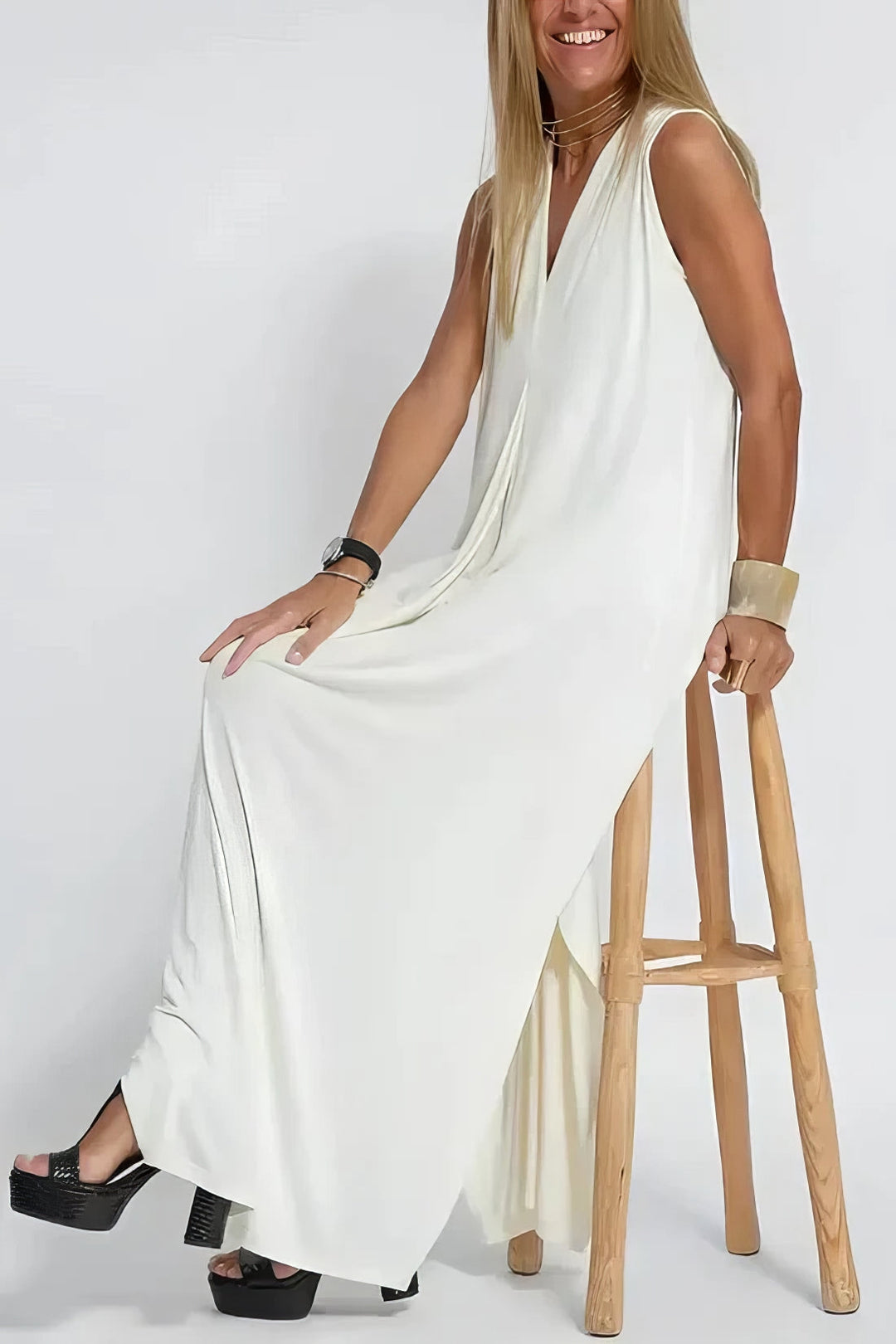 Sophisticated women’s long dress w/ model on a clean background, ideal for refined occasions.
