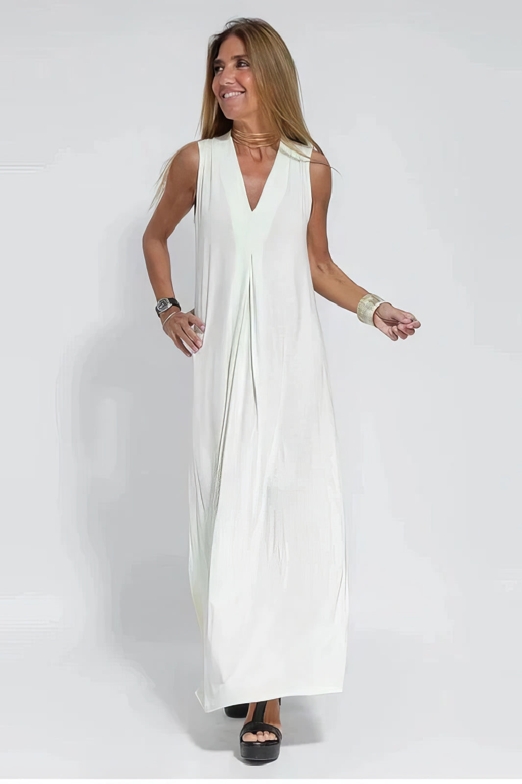 Timeless women’s dress w/ model on a clean background, highlighting an elongated shape.